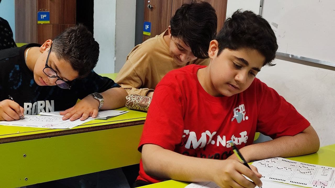 آزمون سنجش دوره اول در یک روز بهاری