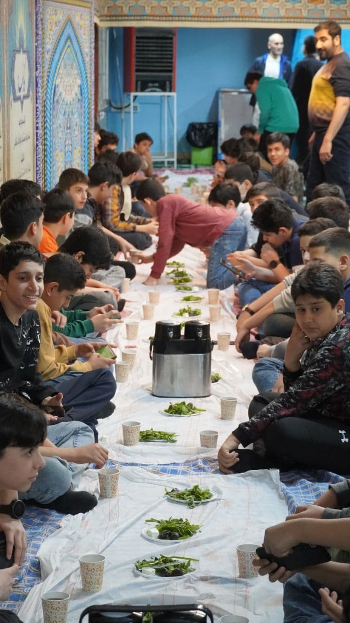 🌙استقبال دانش‌آموزان مجموعه مدارس هیبریدی شهریار ایران از ماه مبارک رمضان با افطاری روز پیشواز