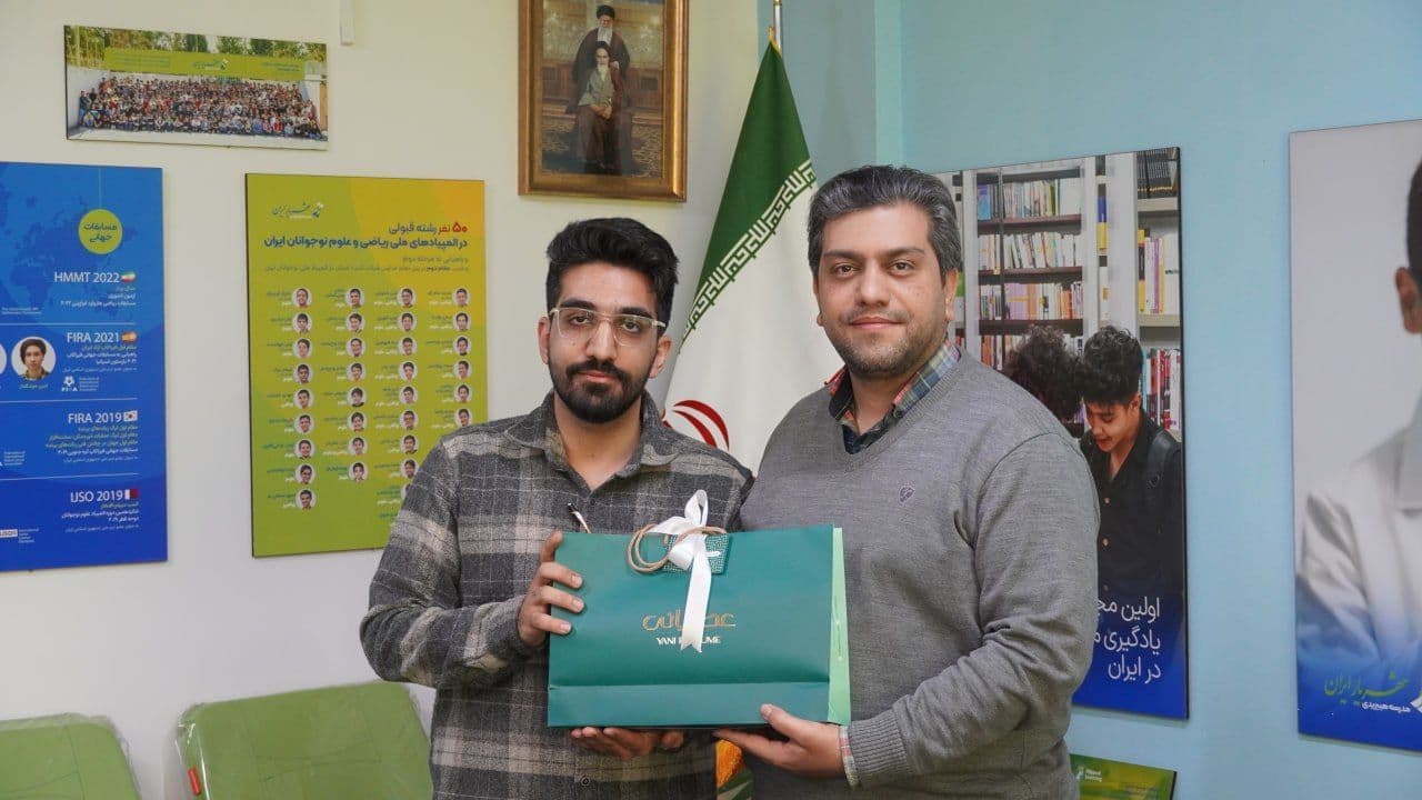 🎁 تقدیر از نفرات برتر نظرسنجی معلمان و همکاران