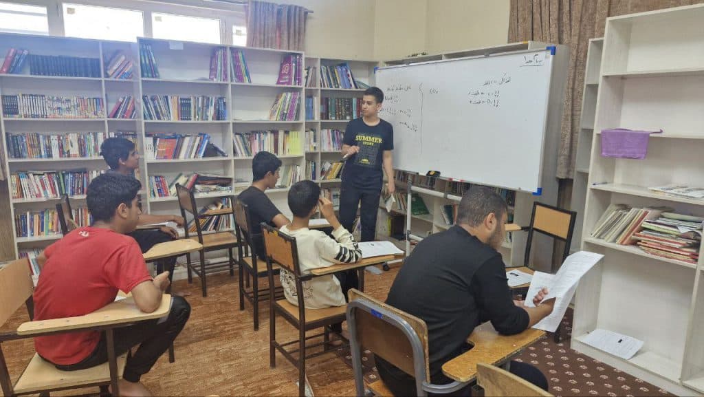 🎯 یکی از مهم‌ترین ویژگی‌های مدرسه شهریارایران، تیمی جوان، همراه و باتجربه‌ است